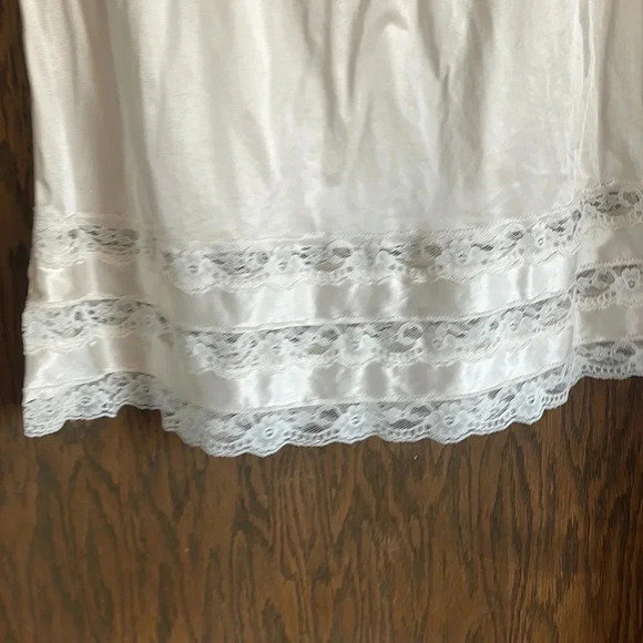 Vintage Cream Slip S - Picture 2 of 2